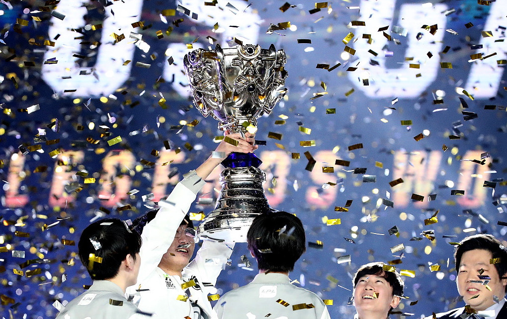 英雄联盟》跨界合作，探索兴趣经济新浪潮